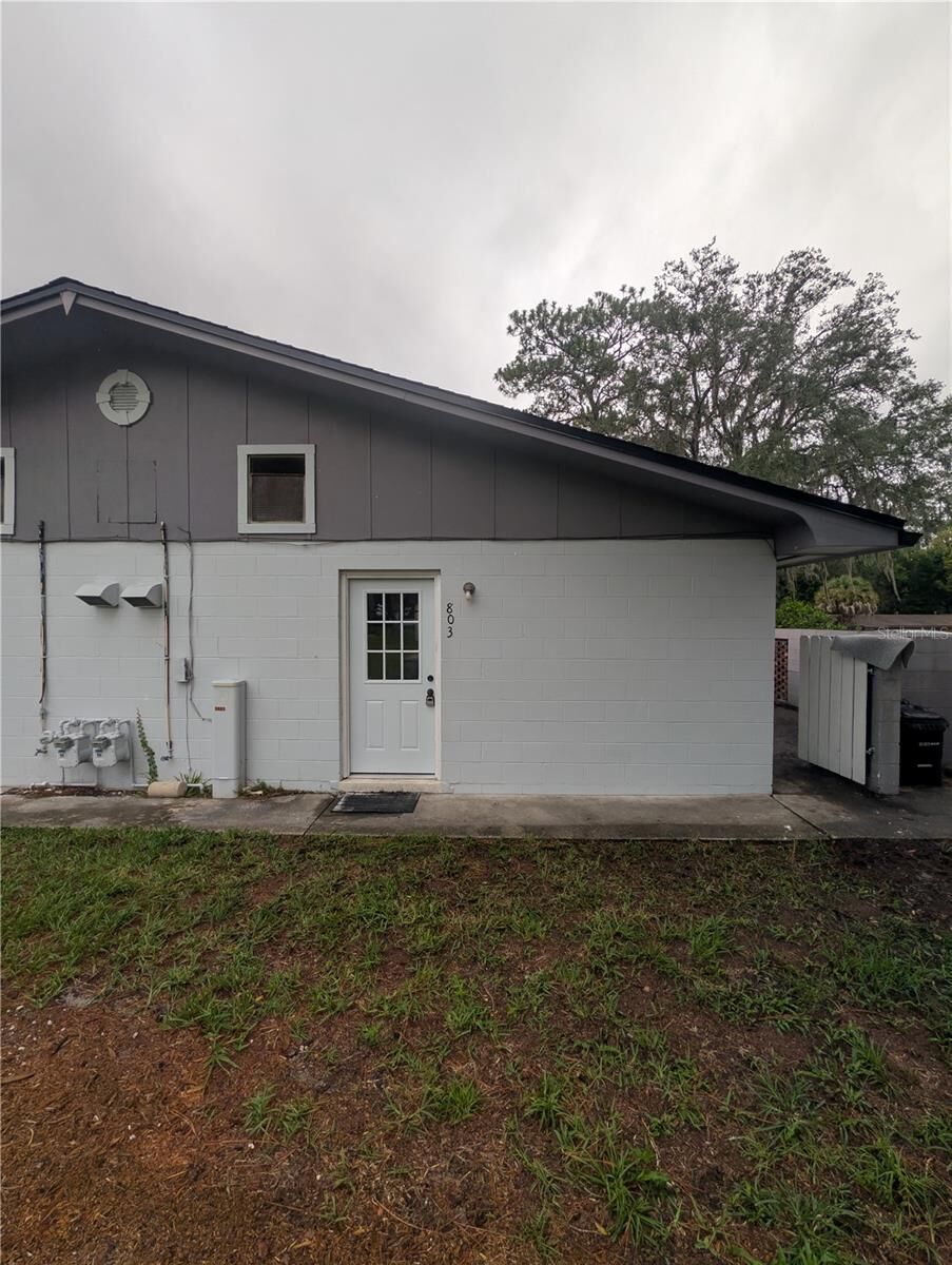 Property Photo: 803 NW 40th Avenue FL 32609