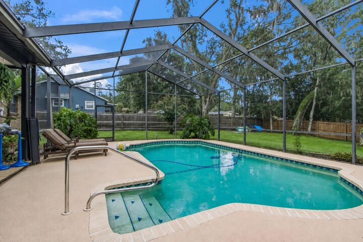 Property Photo: 527 Colonial Drive FL 34601