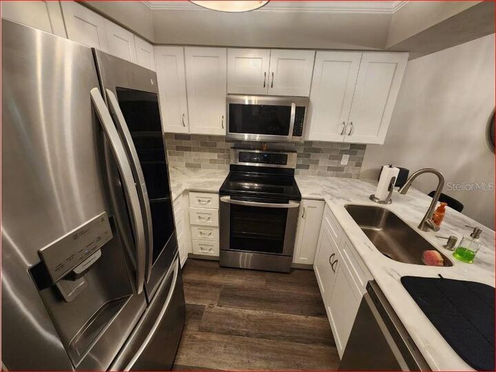 Property Photo:  2735 SW 35th Place 804  FL 32608 