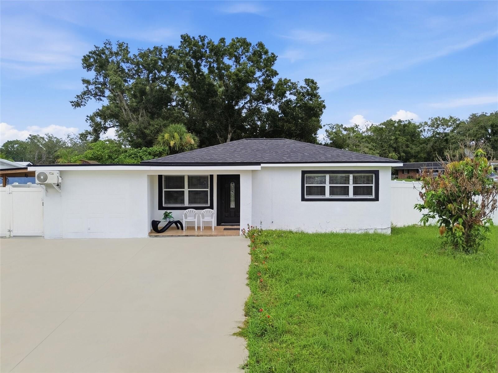 Property Photo:  8901 N Oregon Avenue  FL 33604 