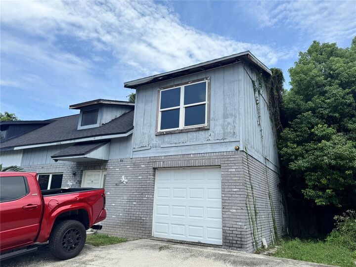 Property Photo:  717 Gasparino Court  FL 33584 