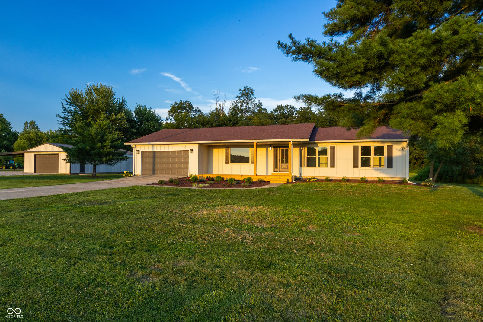 Property Photo: 5211 S 450 Road E IN 47203