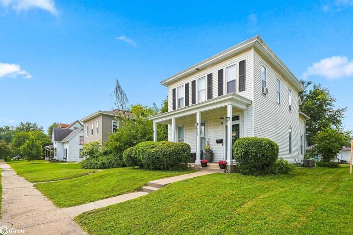 Property Photo:  307 Garfield Avenue S  IA 52601 