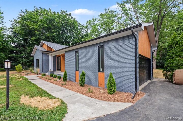 Property Photo: 4570 Burnley Drive MI 48304 3717