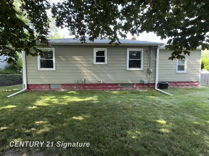 Property Photo:  407 W Jenny Street  MI 48706 