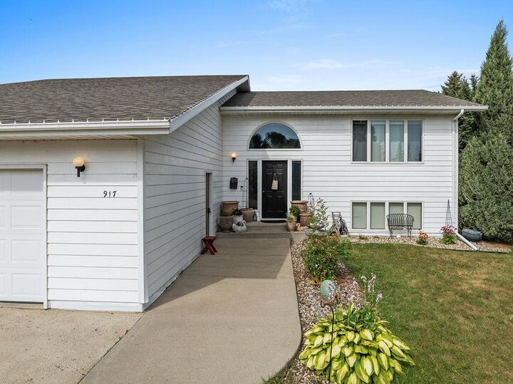 Property Photo:  917 2nd Ave NW  ND 59760 