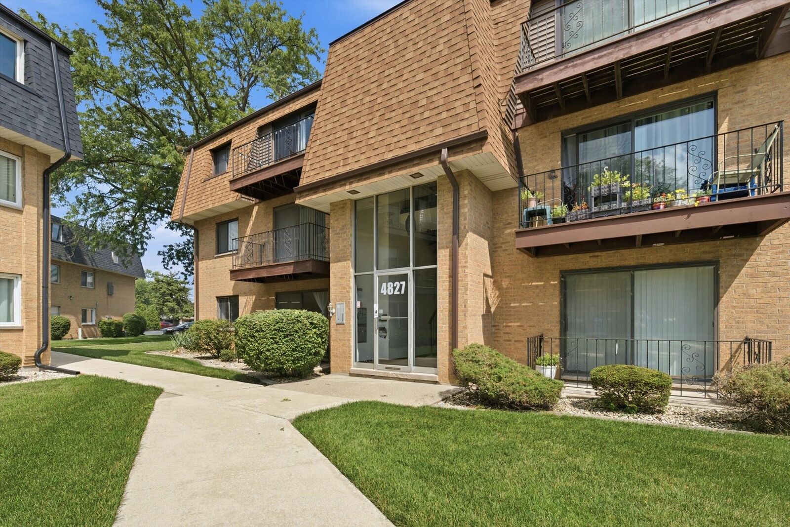 Property Photo:  4827 W 109th Street 101  IL 60453 
