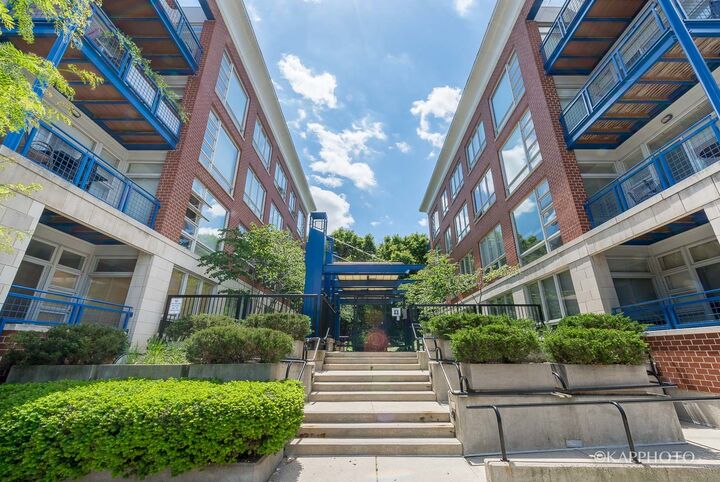 Property Photo: 1151 W Washington Boulevard 102 IL 60607
