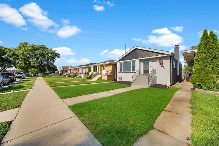 Property Photo: 7823 Moody Avenue IL 60459