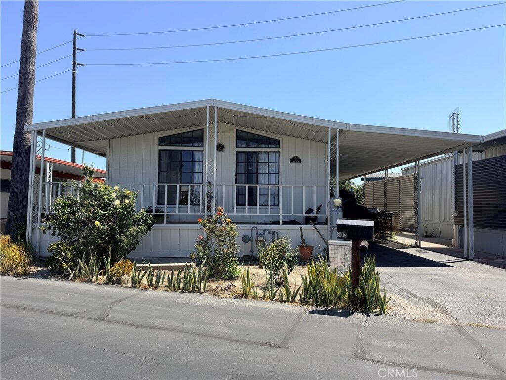 Property Photo: 4117 W McFadden 302 CA 92704