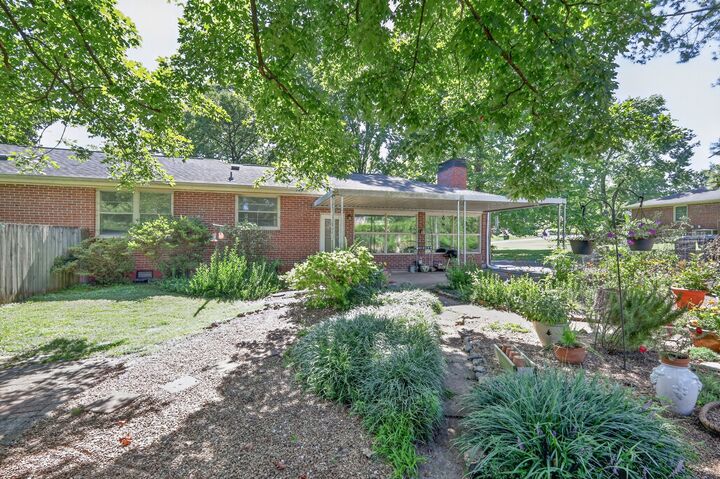 Property Photo:  1213 Shiloh Dr  TN 37205 