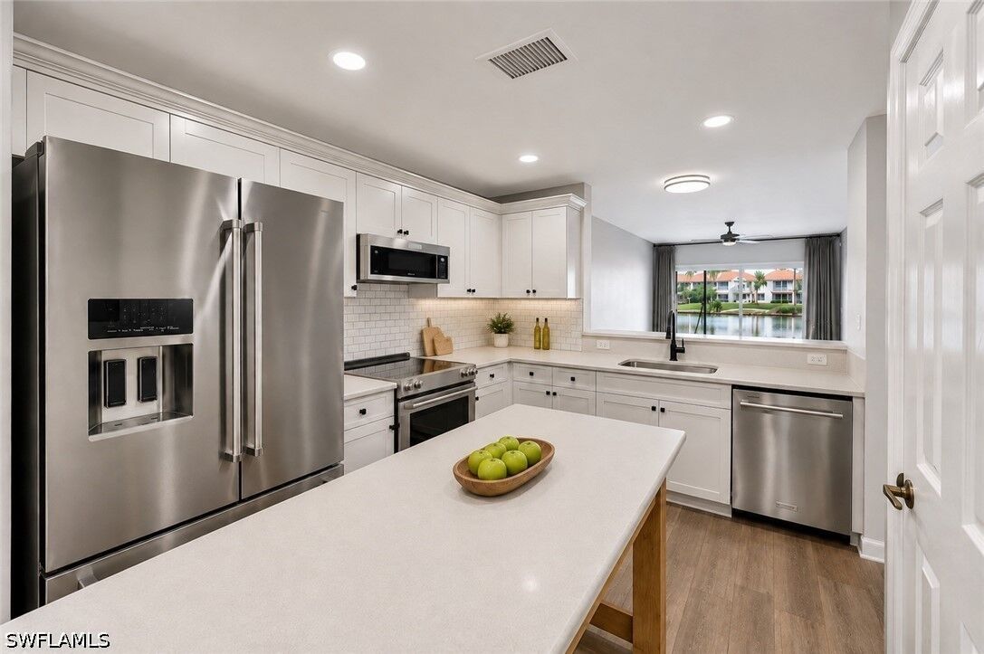 Property Photo: 3029 Driftwood Way 3307 FL 34109