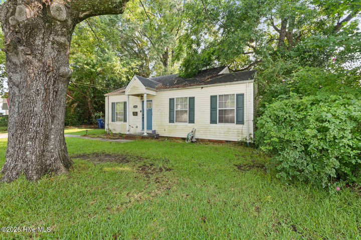 Property Photo:  110 Queens Road  NC 28540 