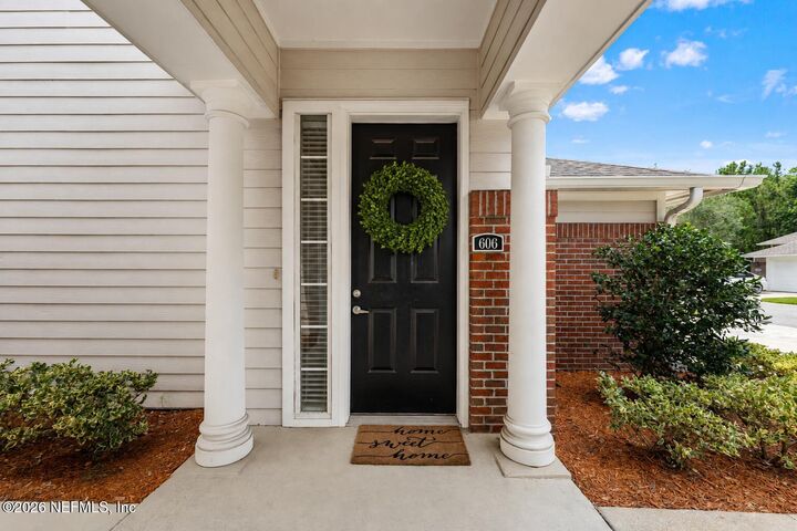 Property Photo: 2045 Secret Garden Lane 606 FL 32003