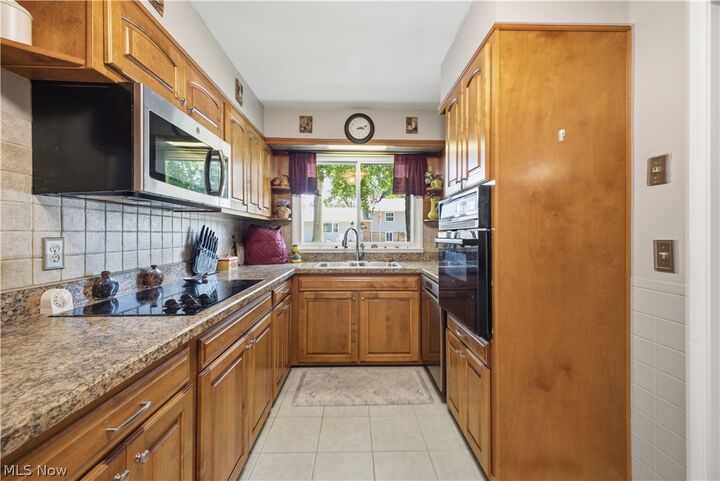 Property Photo: 222 Sunset Court OH 44408
