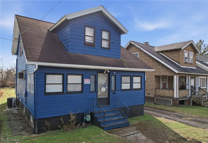 Property Photo: 983 Garden Street NW OH 44485