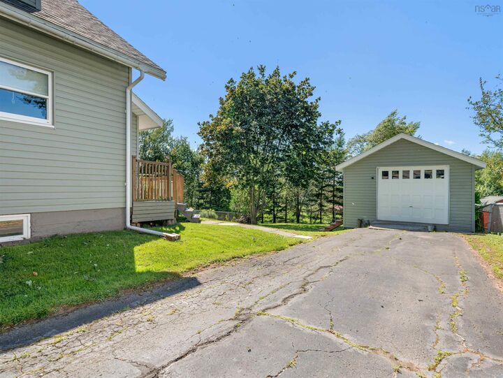 Property Photo: 21 6th Street NS B0K 1X0
