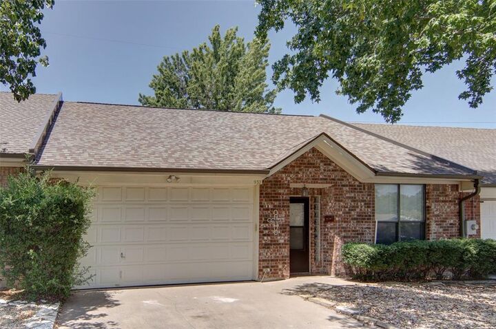 Property Photo:  937 Heather Court  TX 76086 