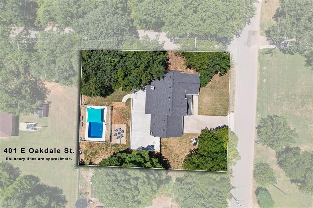 Property Photo:  401 E Oakdale Street  TX 76059 