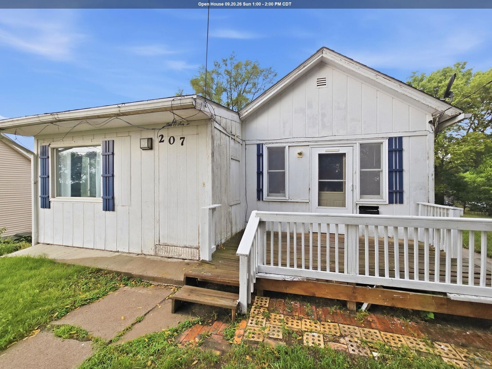 Property Photo:  207 Helmer St  IA 51103 