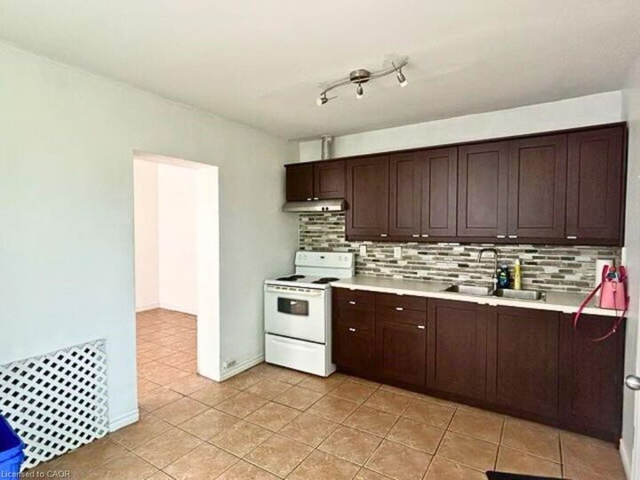 Property Photo: 69 Sherman Avenue S 4 ON L8M 2P8