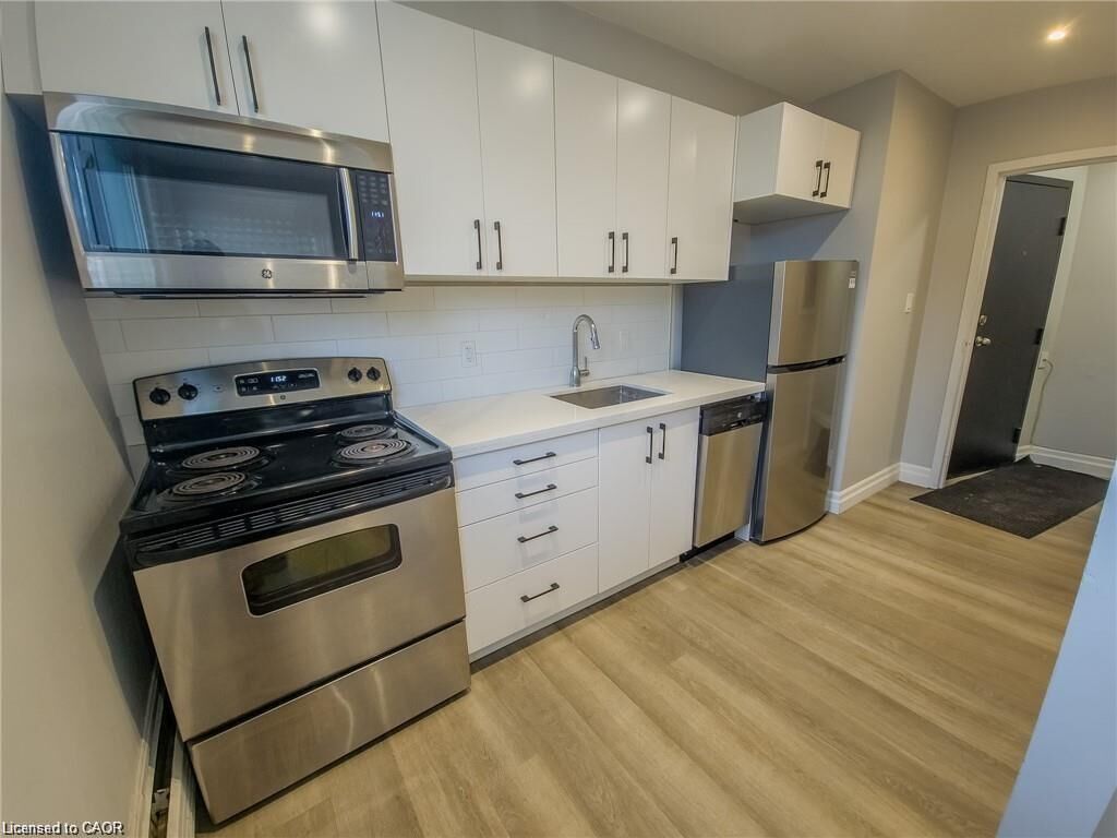 Property Photo:  410 Hazel Street 103  ON N2L 3P8 