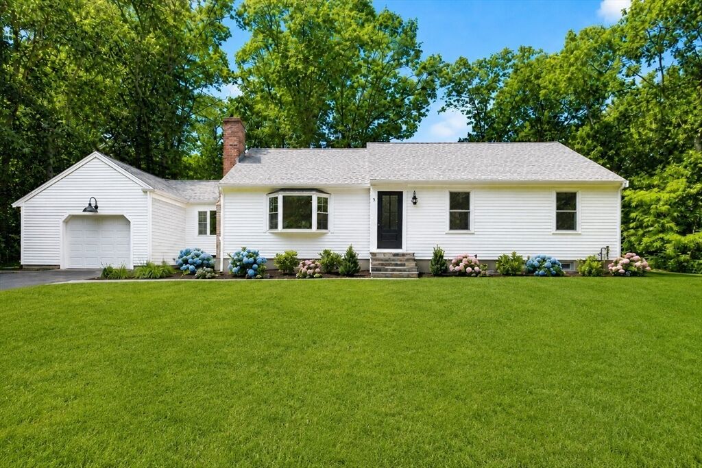 Property Photo:  5 Candlewood Drive  MA 02563 