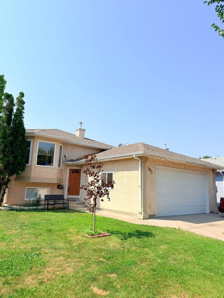 193 Uplands Boulevard N — photo 1