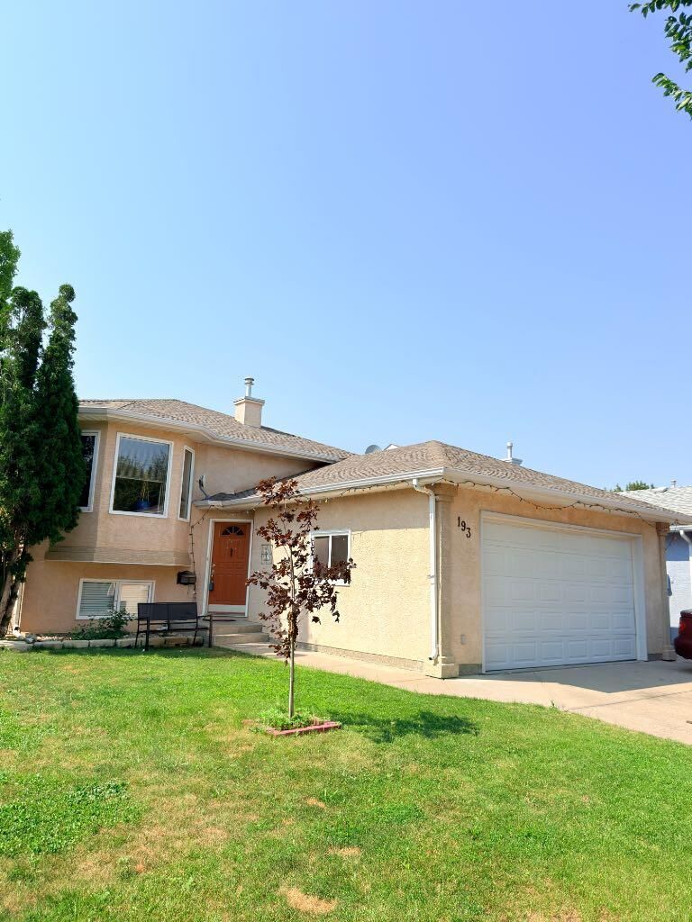 Property Photo:  193 Uplands Boulevard N  AB T1H 6K5 