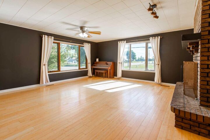 Property Photo:  180 E 400 N  AB T0K 2S0 