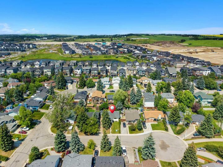 Property Photo:  125 Carr Place  AB T1S 1E2 