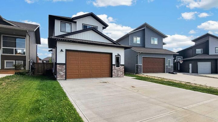 10605 114A Street — photo 1