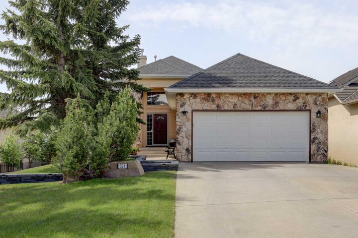 Property Photo: 321 Gleneagles View AB T4C 1P4