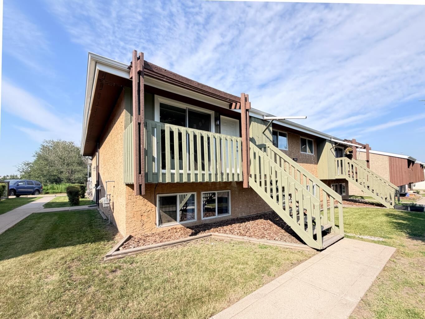 Property Photo:  45 A Avenue 5946  AB T4L 1V7 