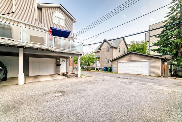 Property Photo:  1607 11 Avenue SW 114  AB T3C 0N3 