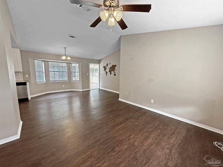 Property Photo: 7524 Sandy Creek Dr FL 32506
