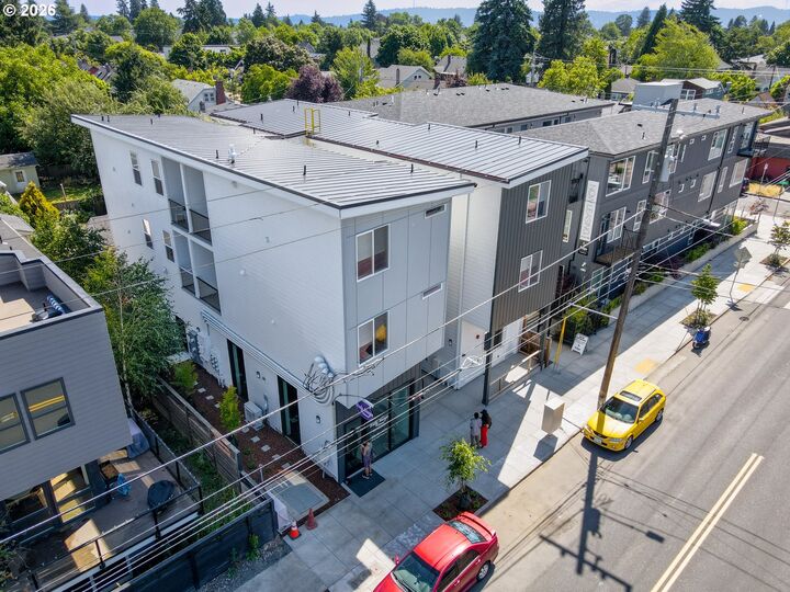 Property Photo: 5042 NE Fremont St OR 97213
