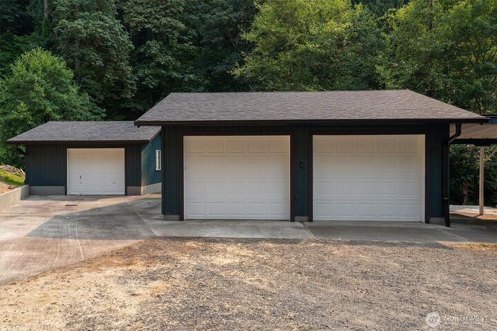 Property Photo: 243 Ross Road WA 98626