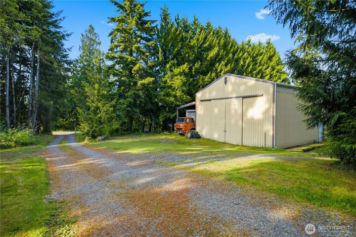 Property Photo:  415  118th Ave E  WA 98372 
