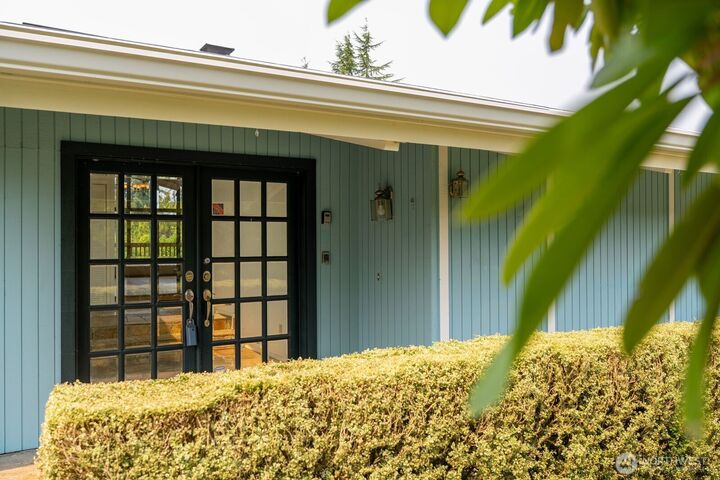 Property Photo: 19505 45th Avenue NE WA 98155