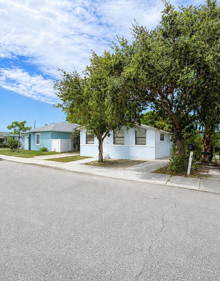 Property Photo:  1410 S J Street  FL 33460 