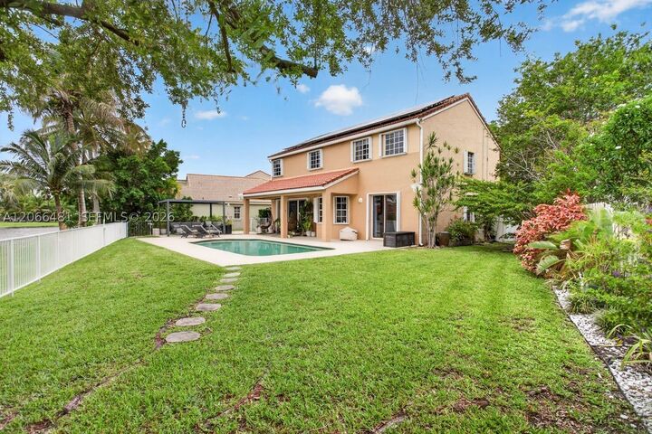 Property Photo: 480 Cambridge Dr FL 33326