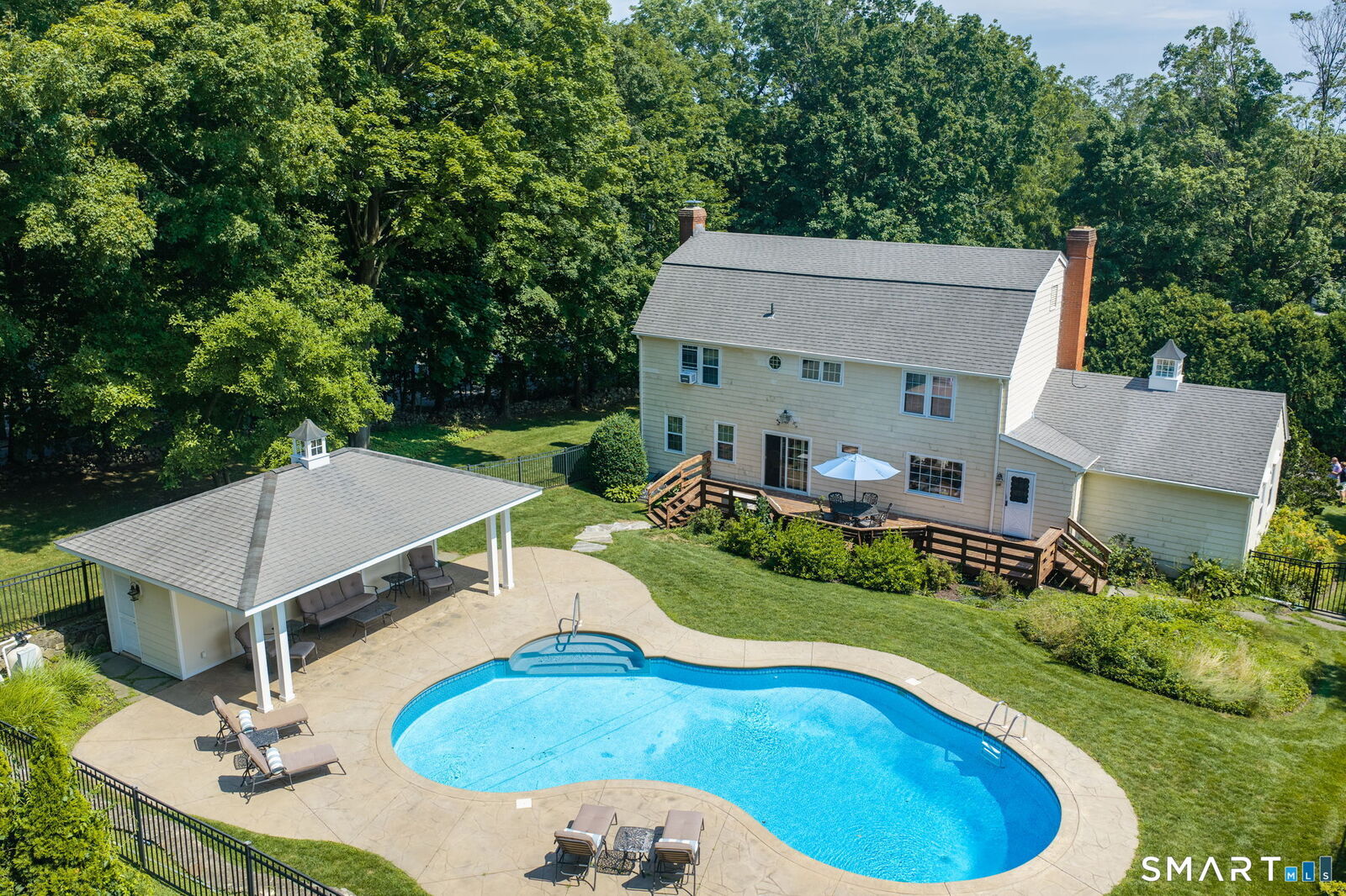 Property Photo: 100 Sherley Place CT 06825