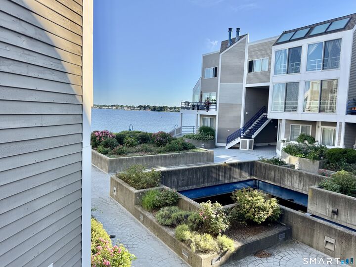 Property Photo: 18 Harbour Close CT 06519