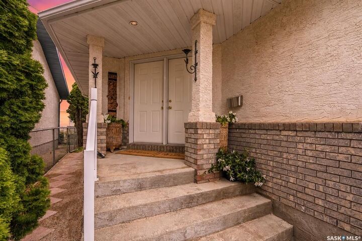 Property Photo:  3025 Birch Crescent  SK S4S 7J3 