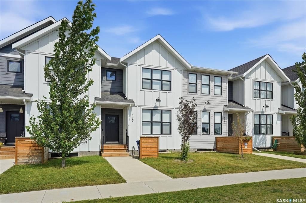 Property Photo:  115 Rosewood Boulevard E  SK S7V 0Z1 