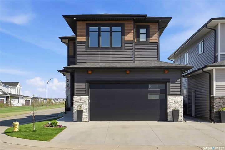 Property Photo:  250 Skopik Crescent  SK S7V 0V7 