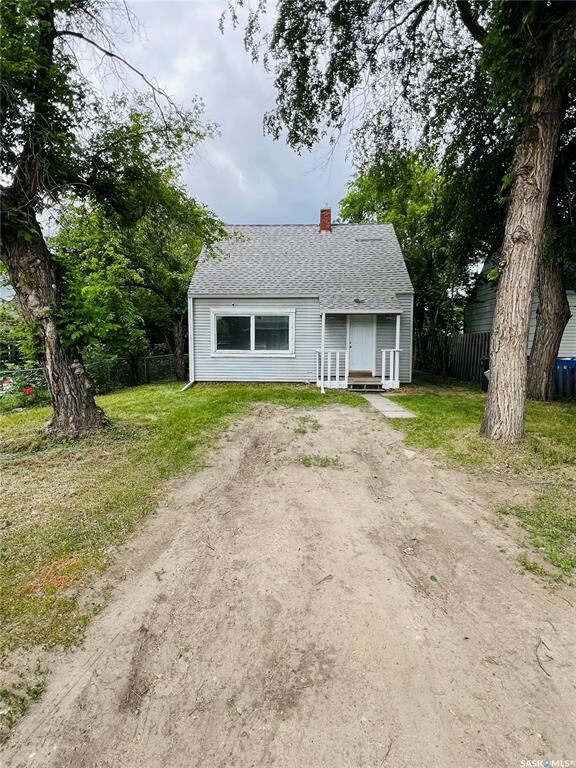 Property Photo:  568 7th Street E  SK S6V 0S5 