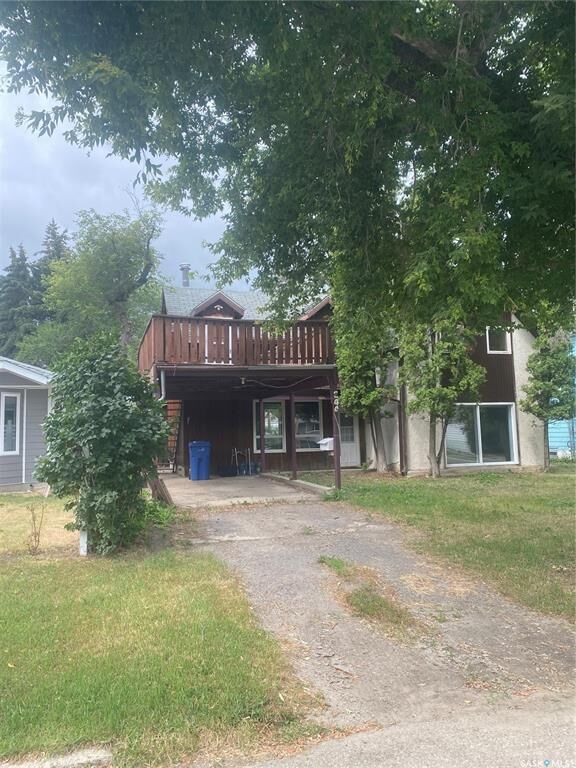 Property Photo:  244 Hudson Avenue S  SK S0G 1T0 
