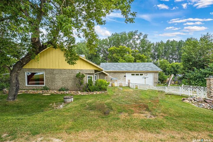 Property Photo:  104 2nd Avenue  SK S0K 0P0 